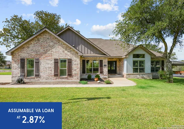 Homes for sale in Floresville, TX | 100 W Ashton, Floresville, TX 78114 | MLS# 1908697