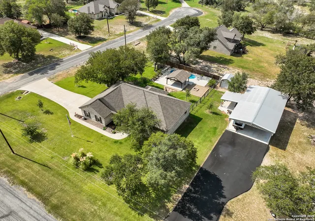 Homes for sale in Floresville, TX | 100 W Ashton, Floresville, TX 78114 | MLS# 1908697