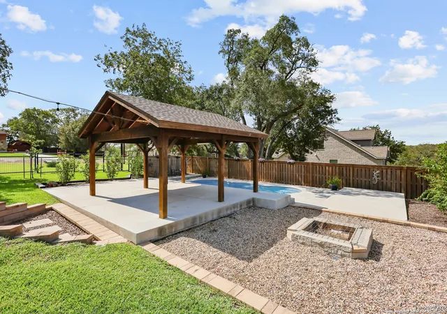 Homes for sale in Floresville, TX | 100 W Ashton, Floresville, TX 78114 | MLS# 1908697