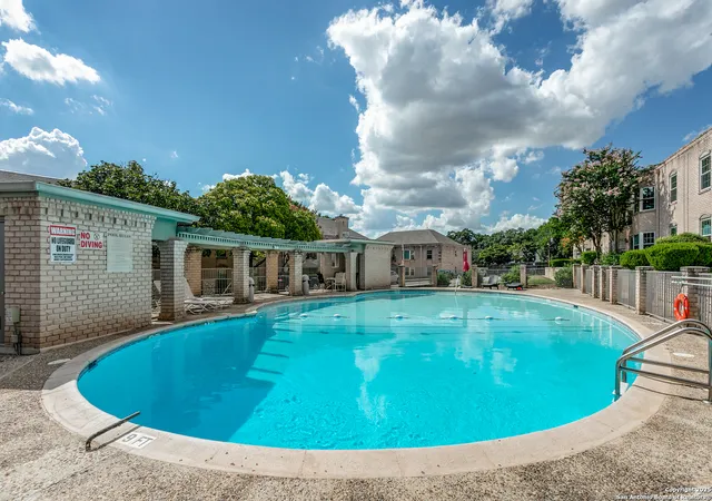 2nd image of 109 Ruelle, San Antonio, TX 78209