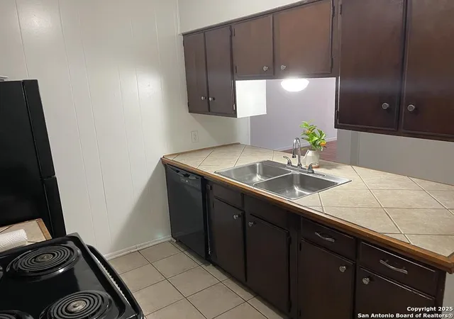 Photo 4 of Single family home for sale at 1403 Kingfisher, Beeville, TX 78102 | MLS# 1908788 | Listing updated on 2025-11-28