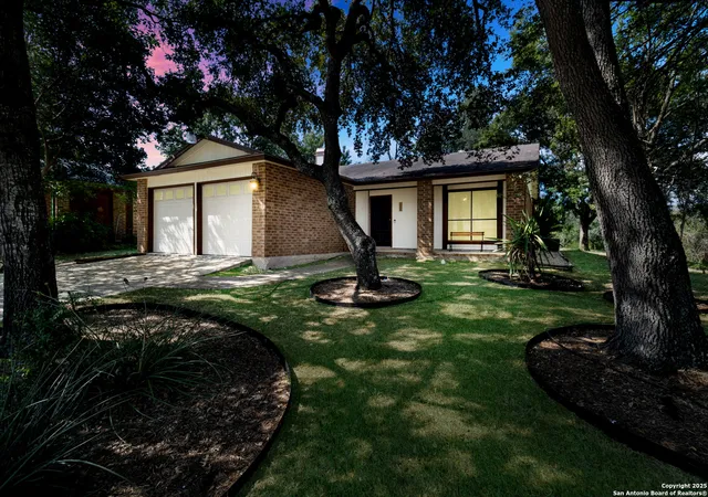 Photo 1 of Sale Pending at 109 Shadowyck, Universal City, TX 78148 | MLS# 1908806 | Listing updated on 2025-10-01