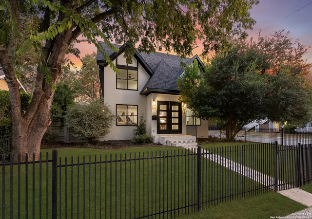 2nd image of 300 Queen Anne Ct, San Antonio, TX 78209 | MLS# 1908826