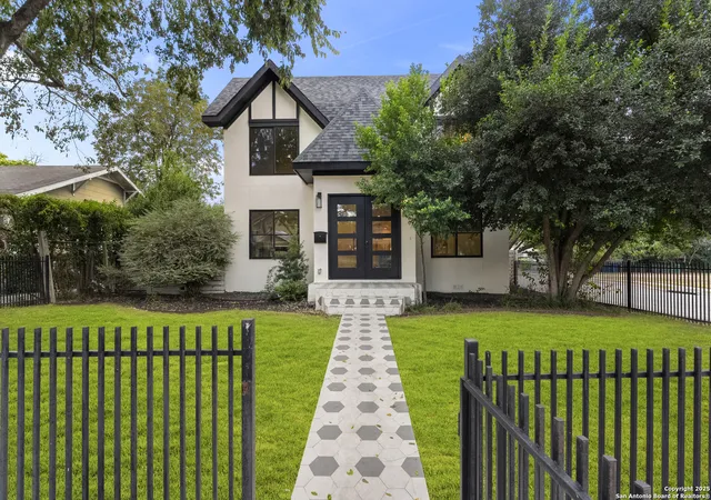 4th image of 300 Queen Anne Ct, San Antonio, TX 78209 | MLS# 1908826