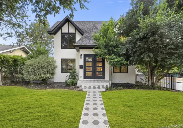 5th image of 300 Queen Anne Ct, San Antonio, TX 78209 | MLS# 1908826