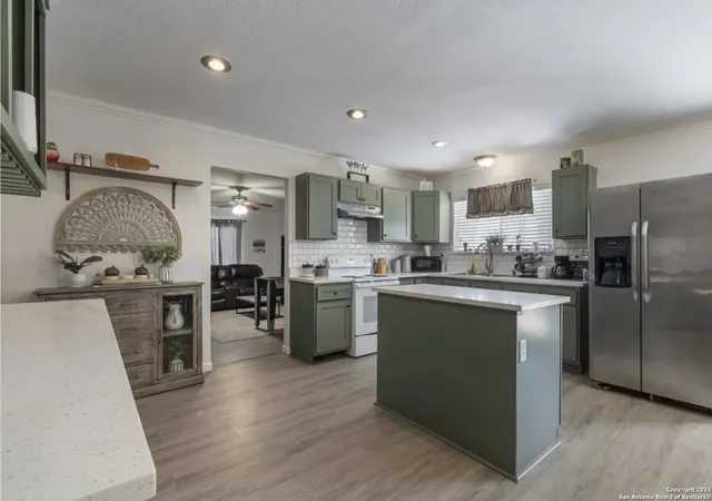 Photo 3 of Single family home for sale at 101 Furlong Dr, Universal City, TX 78148 | MLS# 1908828 | Listing updated on 2026-02-13