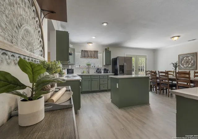 Photo 4 of Single family home for sale at 101 Furlong Dr, Universal City, TX 78148 | MLS# 1908828 | Listing updated on 2026-02-13