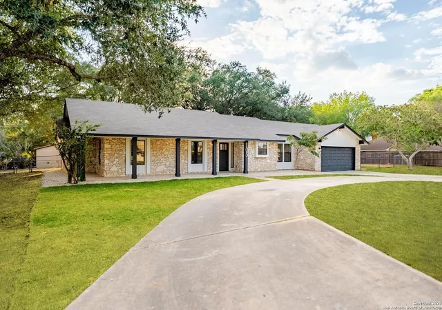 Photo 2 of Sale Pending at 105 Oak Crst, La Vernia, TX 78121 | MLS# 1908831 | Listing updated on 2025-10-06