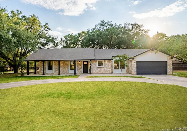 Photo 1 of Sale Pending at 105 Oak Crst, La Vernia, TX 78121 | MLS# 1908831 | Listing updated on 2025-10-06
