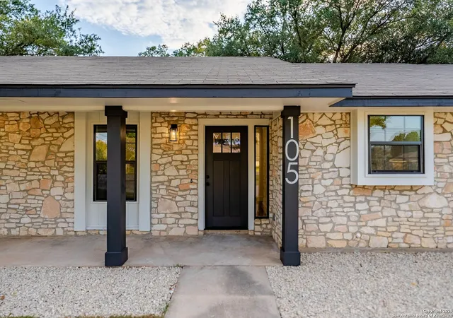 Photo 3 of Sale Pending at 105 Oak Crst, La Vernia, TX 78121 | MLS# 1908831 | Listing updated on 2025-10-06