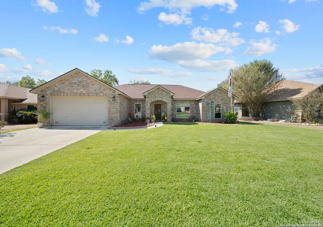 Photo 2 of Single family home for sale at 313 Yorktown, Pleasanton, TX 78064 | MLS# 1908879 | Listing updated on 2026-06-21