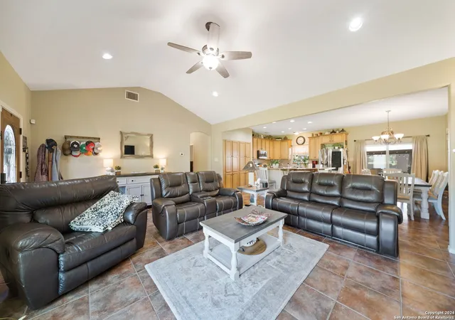 Photo 4 of Single family home for sale at 313 Yorktown, Pleasanton, TX 78064 | MLS# 1908879 | Listing updated on 2026-06-21