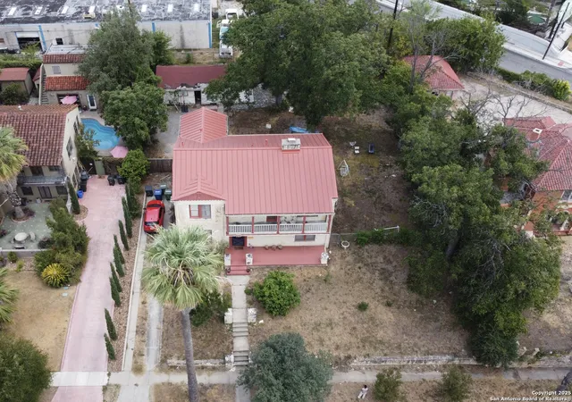 Photo 3 of Single family home for sale at 1515 W Mulberry, San Antonio, TX 78201 | MLS# 1908891 | Listing updated on 2025-10-31