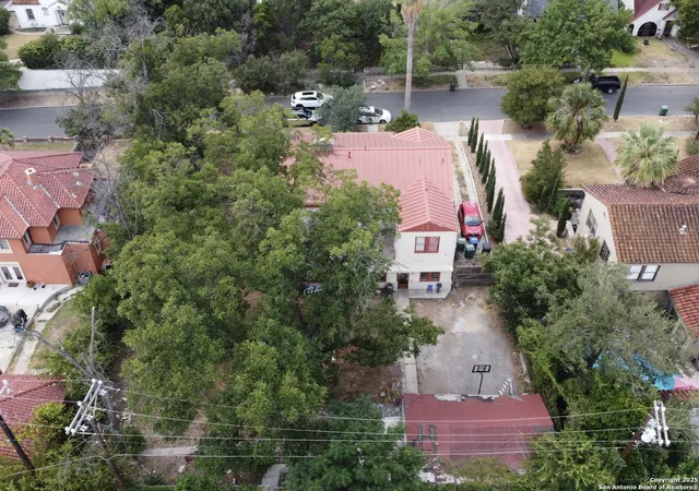 Photo 4 of Single family home for sale at 1515 W Mulberry, San Antonio, TX 78201 | MLS# 1908891 | Listing updated on 2025-10-31