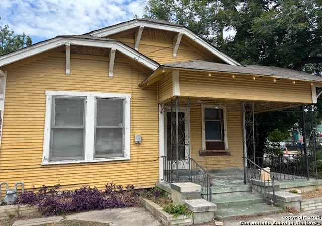 Photo 4 of Single family home for sale at 1023 Delgado, San Antonio, TX 78207 | MLS# 1908892 | Listing updated on 2026-03-03