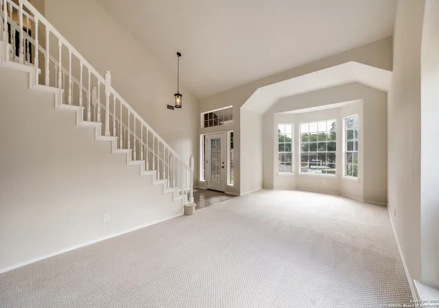 Photo 4 of Sale Pending at 15114 Spring Gln, San Antonio, TX 78247 | MLS# 1908893 | Listing updated on 2025-10-01