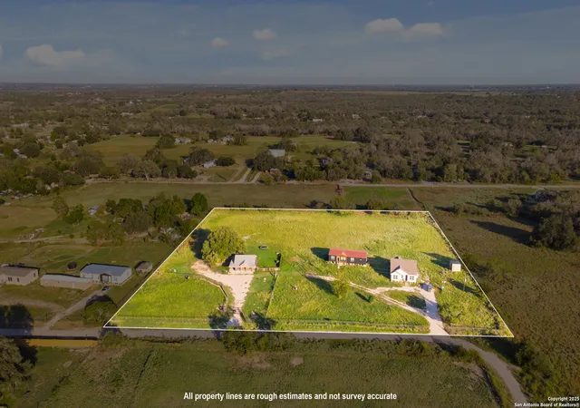 2nd image of 111 Loma Park Rd, Floresville, TX 78114 | MLS# 1908895