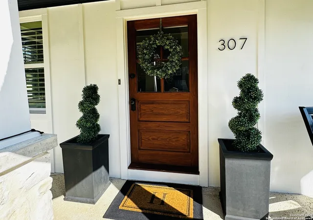 Photo 3 of Single family home for sale at 307 Frey Street, Boerne, TX 78006 | MLS# 1908923 | Listing updated on 2025-11-08