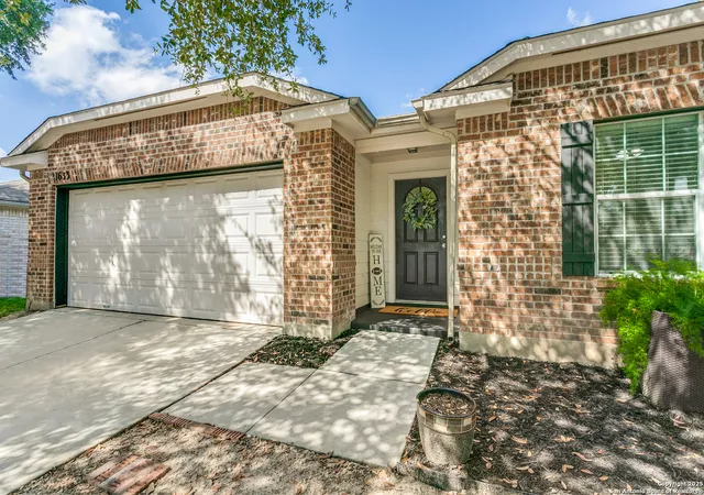 Photo 3 of Sale Pending at 1633 Rolling Brk, Schertz, TX 78154 | MLS# 1908942 | Listing updated on 2025-10-23