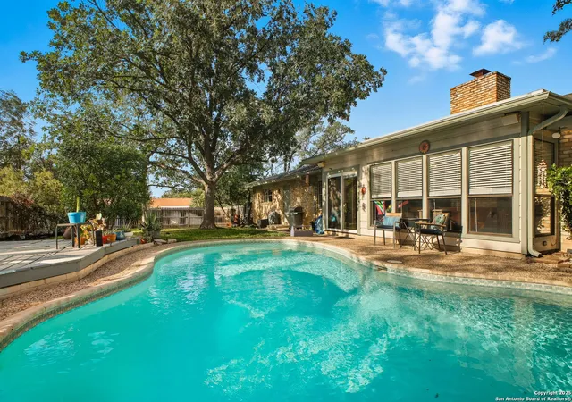 Photo 2 of Sale Pending at 127 Canyon Vw, San Antonio, TX 78232 | MLS# 1908990 | Listing updated on 2025-10-03
