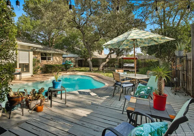Photo 3 of Sale Pending at 127 Canyon Vw, San Antonio, TX 78232 | MLS# 1908990 | Listing updated on 2025-10-03