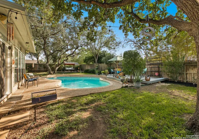 Photo 3 of Sale Pending at 127 Canyon Vw, San Antonio, TX 78232 | MLS# 1908990 | Listing updated on 2025-10-03