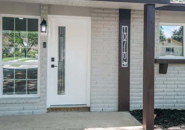 Photo 4 of Single family home for sale at 10710 Tioga Dr, San Antonio, TX 78230 | MLS# 1909027 | Listing updated on 2026-01-19
