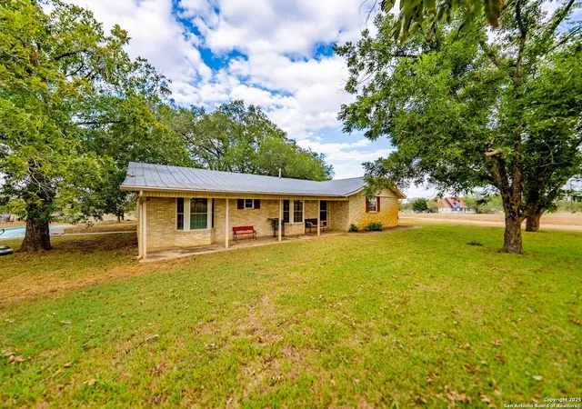 3rd image of 423 Fm 2772, La Vernia, TX 78121 | MLS# 1909051