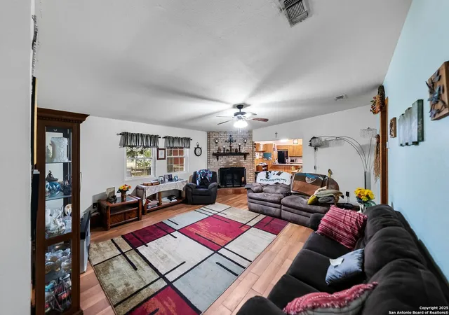 4th image of 423 Fm 2772, La Vernia, TX 78121 | MLS# 1909051