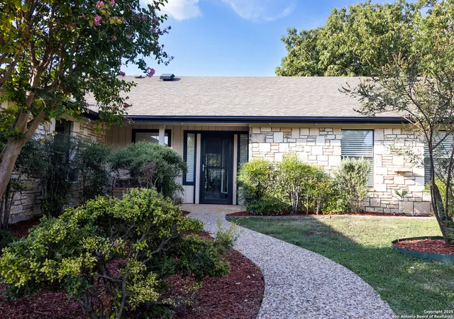 Photo 3 of Single family home for sale at 100 Riverhill, Kerrville, TX 78028 | MLS# 1909089 | Listing updated on 2025-10-27