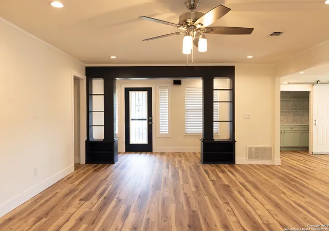 Photo 4 of Single family home for sale at 100 Riverhill, Kerrville, TX 78028 | MLS# 1909089 | Listing updated on 2025-10-27