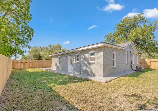 Photo 2 of Single family home for sale at 302 14th, Junction, TX 76849 | MLS# 1909093 | Listing updated on 2026-01-26