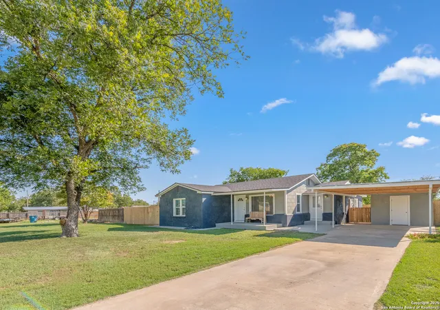 Photo 1 of Single family home for sale at 302 14th, Junction, TX 76849 | MLS# 1909093 | Listing updated on 2026-01-26