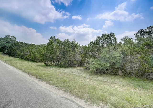 Photo 4 of House for sale at 875 Country, Canyon Lake, TX 78133 | MLS# 1909098 | Listing updated on 2025-10-25