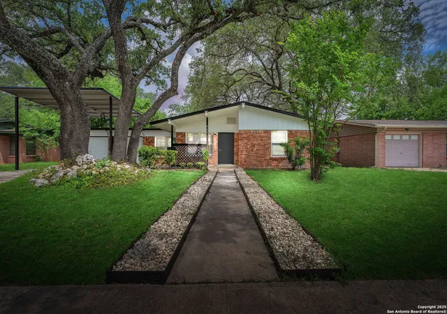 Photo 2 of Sale Pending at 4627 Lyceum, San Antonio, TX 78229 | MLS# 1909206 | Listing updated on 2025-11-06