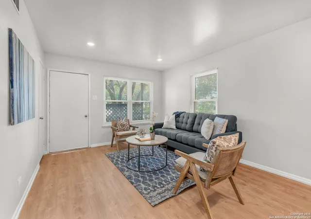 Photo 4 of Sale Pending at 4627 Lyceum, San Antonio, TX 78229 | MLS# 1909206 | Listing updated on 2025-11-06