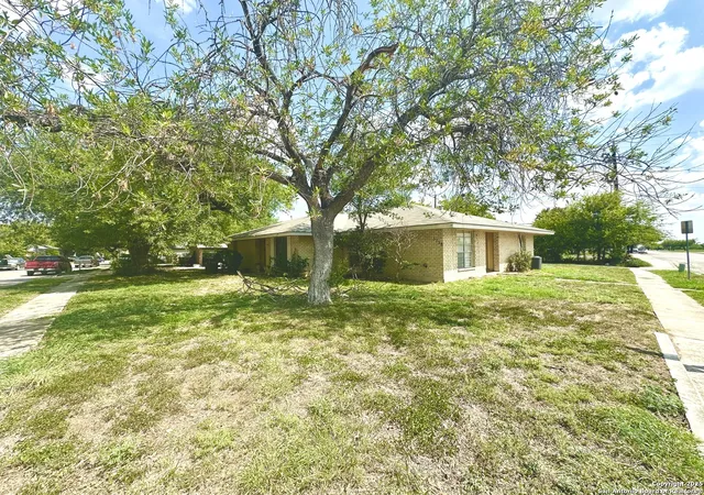 Photo 2 of Sale Pending at 5738 Stiffkey Dr, San Antonio, TX 78228 | MLS# 1909222 | Listing updated on 2025-10-06