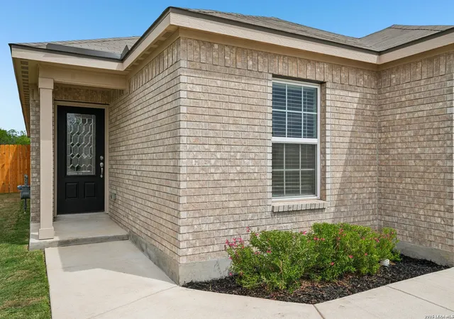 Photo 4 of Single family home for sale at 4319 Rocky Neck Cove, Von Ormy, TX 78073 | MLS# 1909223 | Listing updated on 2026-08-31