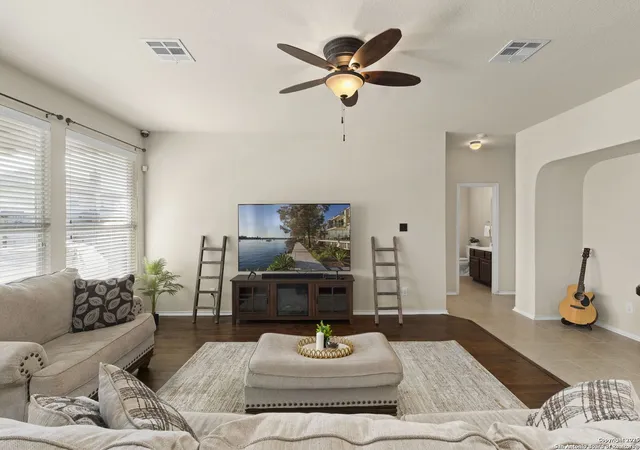 Photo 4 of Sale Pending at 518 Eldridge Dr, Cibolo, TX 78108 | MLS# 1909245 | Listing updated on 2026-01-25