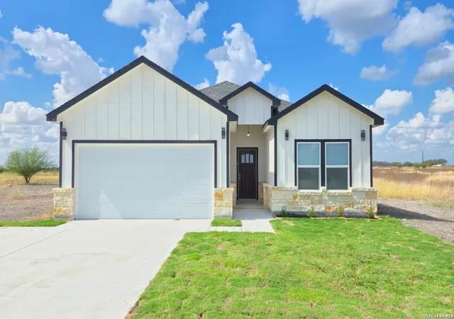 Photo 1 of Sale Pending at 802 Cr 520, D'hanis, TX 78850 | MLS# 1909269 | Listing updated on 2026-05-03