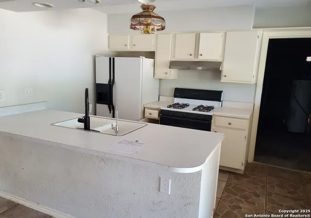Photo 3 of Sale Pending at 614 Oak, Converse, TX 78109 | MLS# 1909305 | Listing updated on 2026-01-06