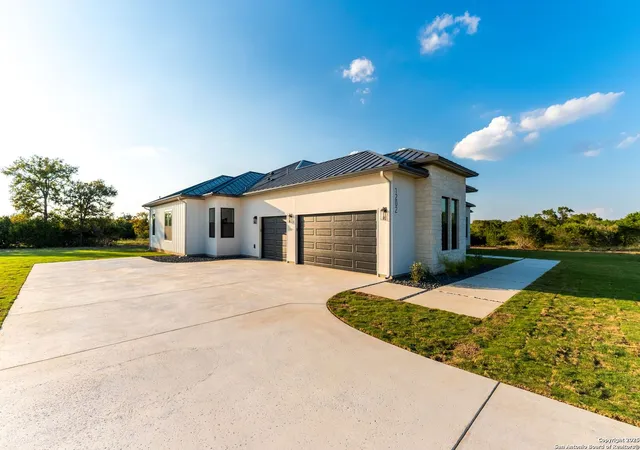 Photo 3 of Single family home for sale at 1202 Cielo Rio, Pipe Creek, TX 78063 | MLS# 1909314 | Listing updated on 2025-11-05