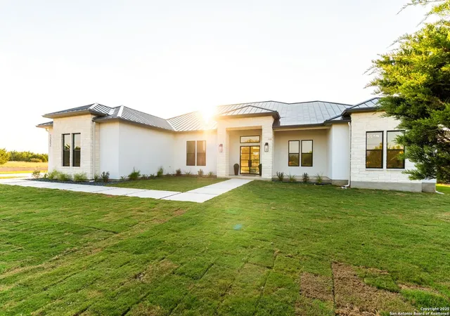 Photo 2 of Single family home for sale at 1202 Cielo Rio, Pipe Creek, TX 78063 | MLS# 1909314 | Listing updated on 2025-11-05