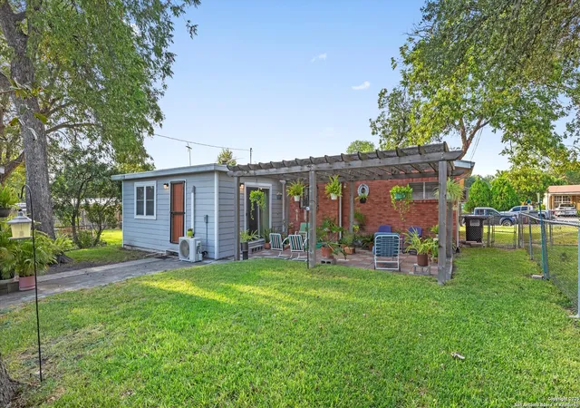 Photo 3 of Sale Pending at 126 Savannah, San Antonio, TX 78213 | MLS# 1909377 | Listing updated on 2025-10-06