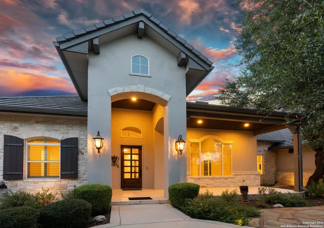 Photo 3 of Single family home for sale at 8 Winged Foot, Boerne, TX 78006 | MLS# 1909406 | Listing updated on 2026-01-08