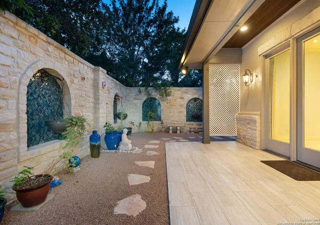 Photo 4 of Single family home for sale at 8 Winged Foot, Boerne, TX 78006 | MLS# 1909406 | Listing updated on 2026-01-08
