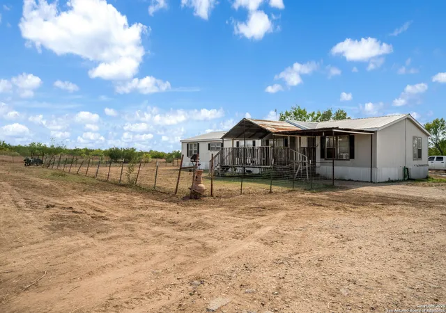 2nd image of 5530 Blackhill, Floresville, TX 78114 | MLS# 1909419