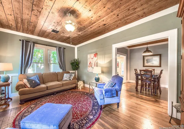 Photo 3 of Sale Pending at 1023 W Gramercy, San Antonio, TX 78201 | MLS# 1909430 | Listing updated on 2025-11-03