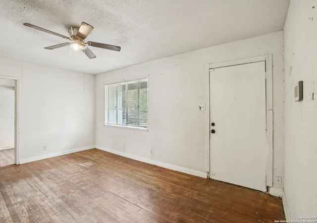 Photo 4 of Sale Pending at 142 Newport, San Antonio, TX 78218 | MLS# 1909459 | Listing updated on 2026-04-01