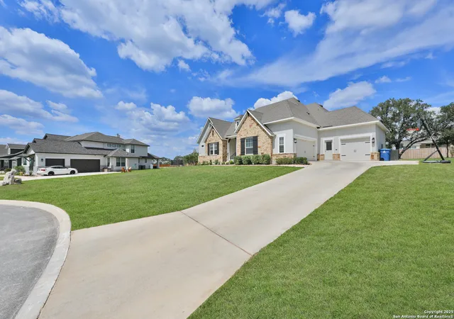 Photo 3 of Single family home for sale at 195 Piper St, Castroville, TX 78009 | MLS# 1909474 | Listing updated on 2025-12-01